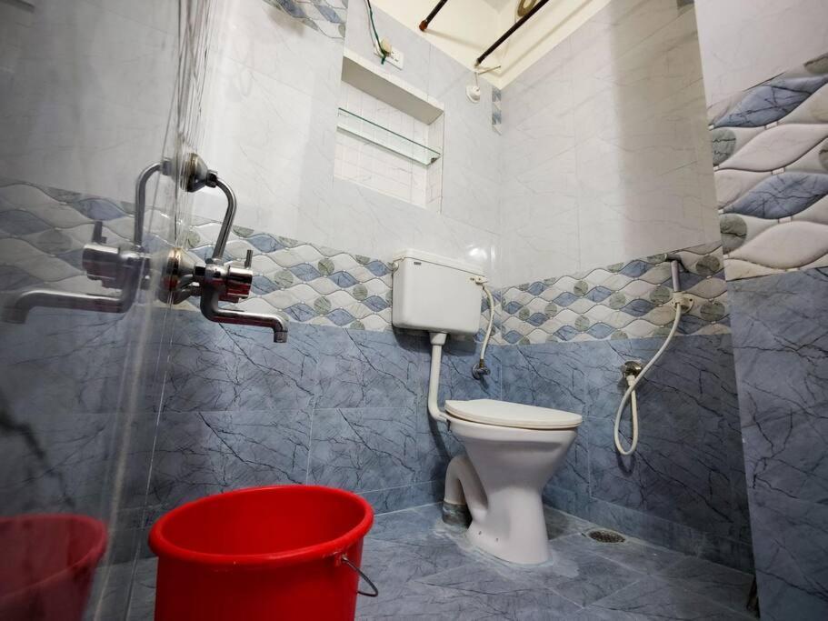 Comfy 2-Bedroom House In Sanjaynagar, Bengaluru Экстерьер фото